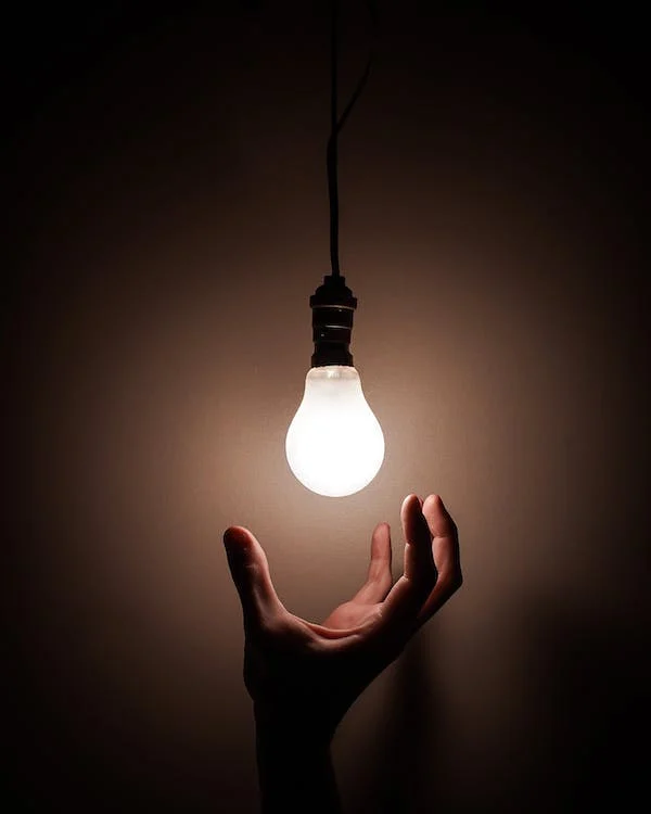 Cele 5 semne că ar trebui să-ți înlocuiești tabloul electric